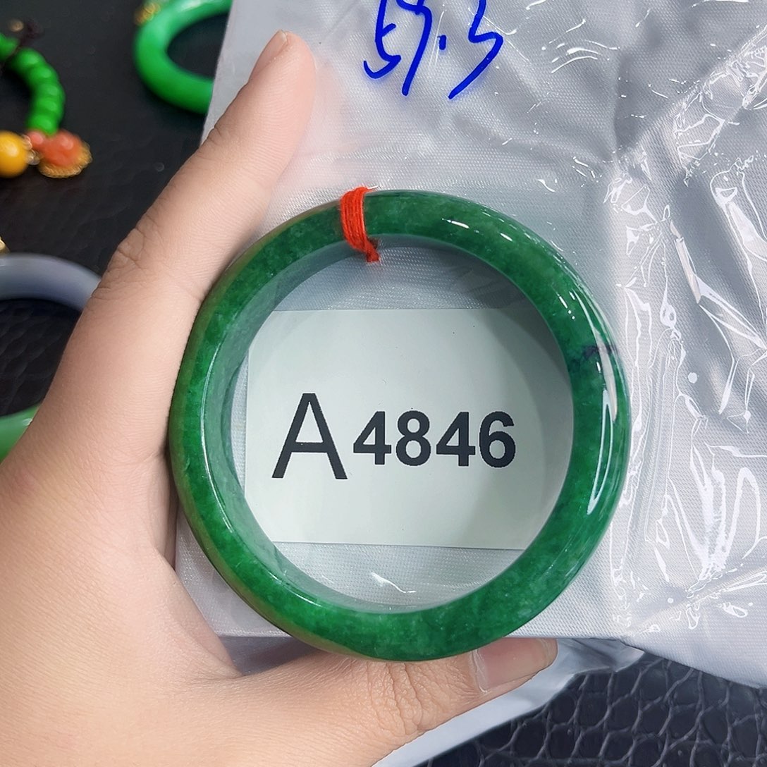 翡翠手镯未镶嵌多样性