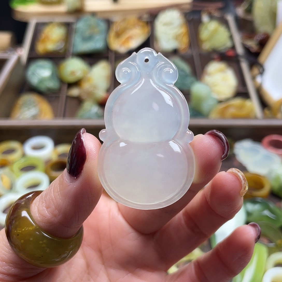 蛇纹石玉颈饰未镶嵌岫玉葫芦