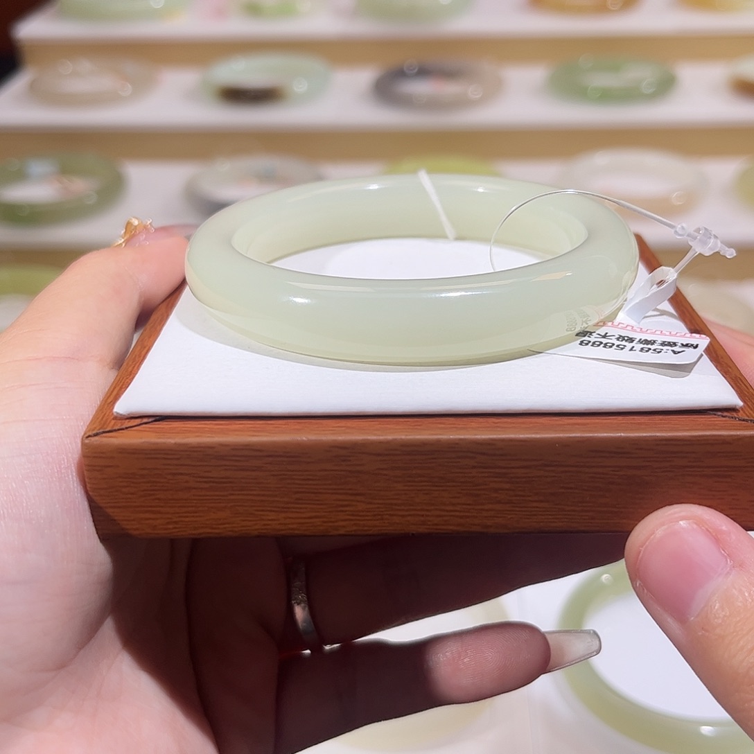 和田玉未镶嵌手镯浅冰晴