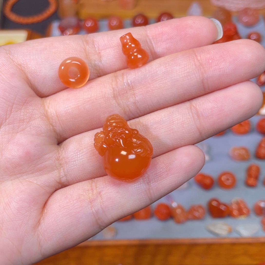 怎***。未镶嵌财神南红玛瑙