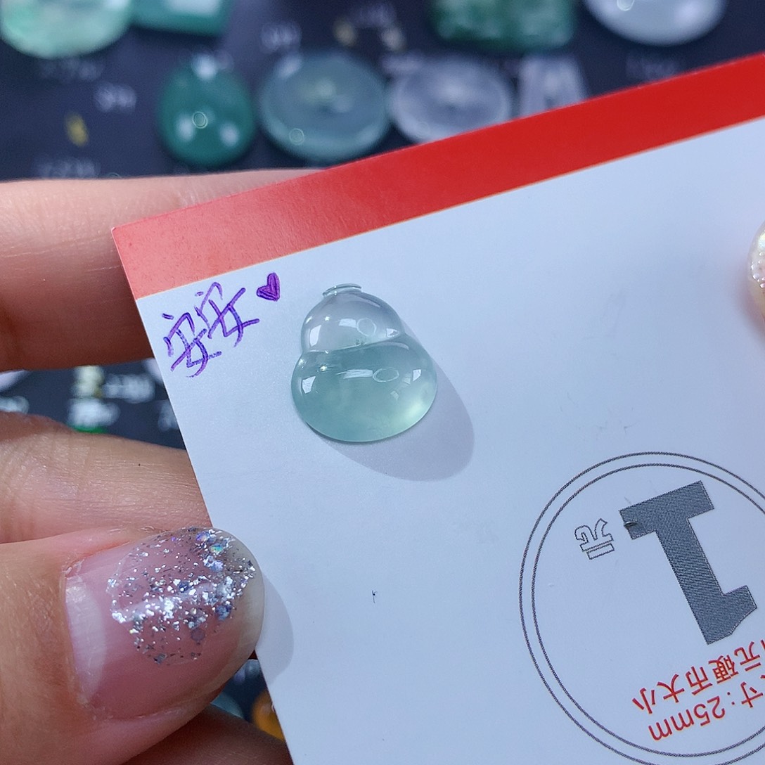 翡翠颈饰未镶嵌天然翡翠高冰葫芦