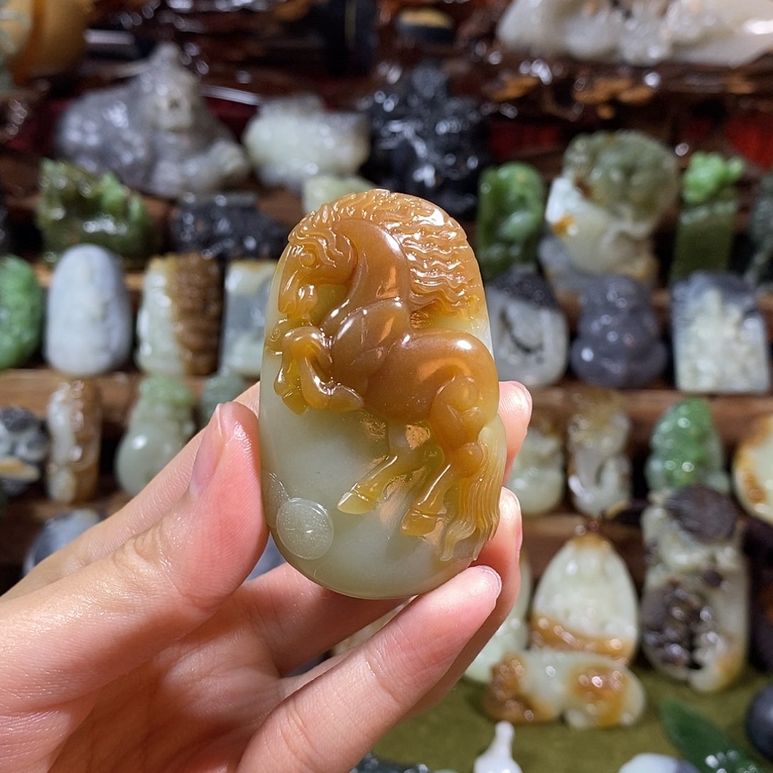 颈饰未镶嵌和田玉冰**峰