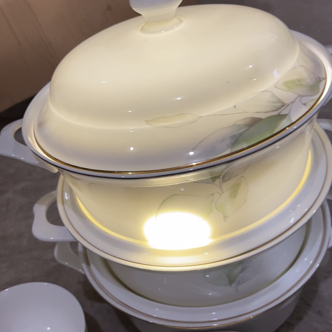 瓷片叶子九寸汤锅一个