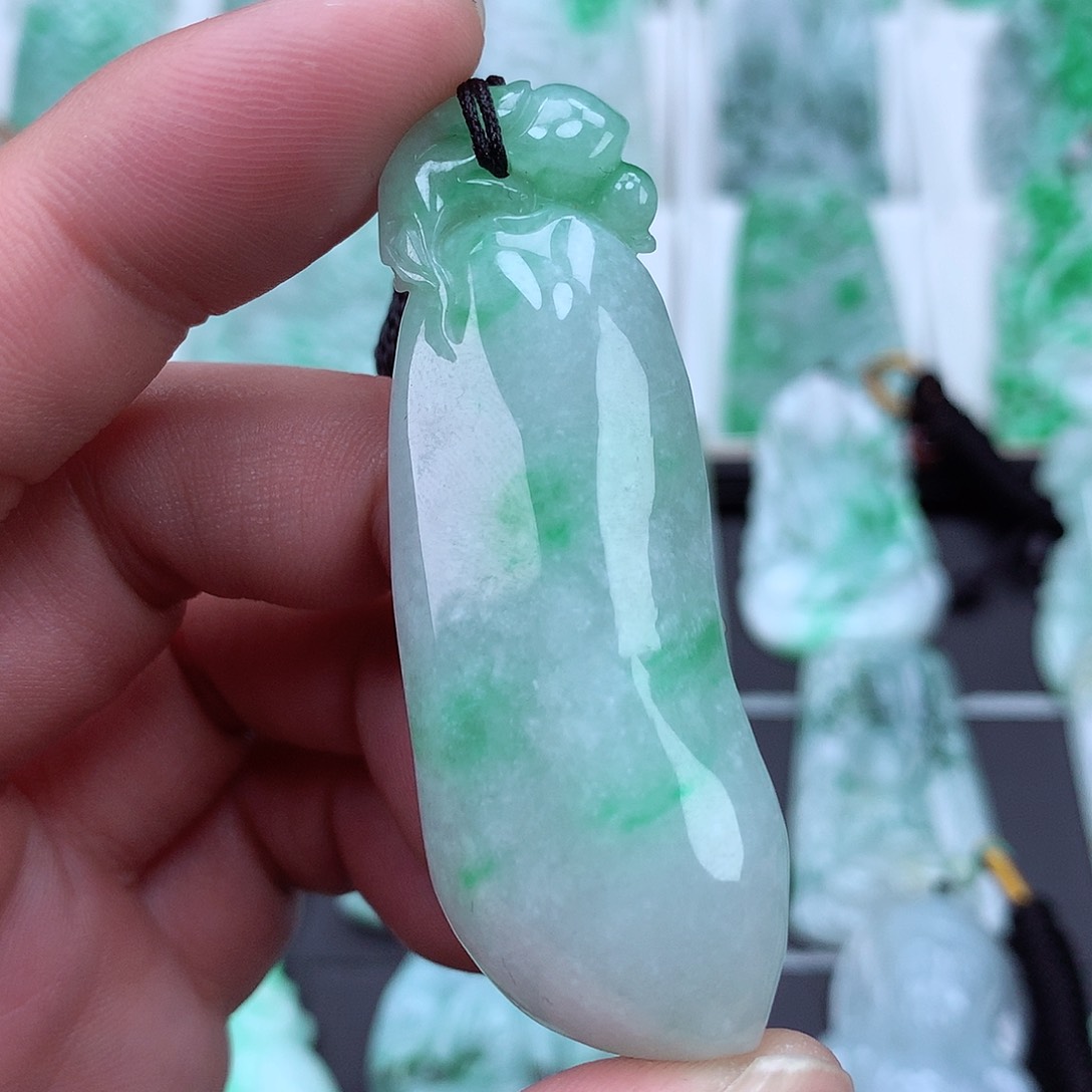 翡翠颈饰未镶嵌翡翠吊坠