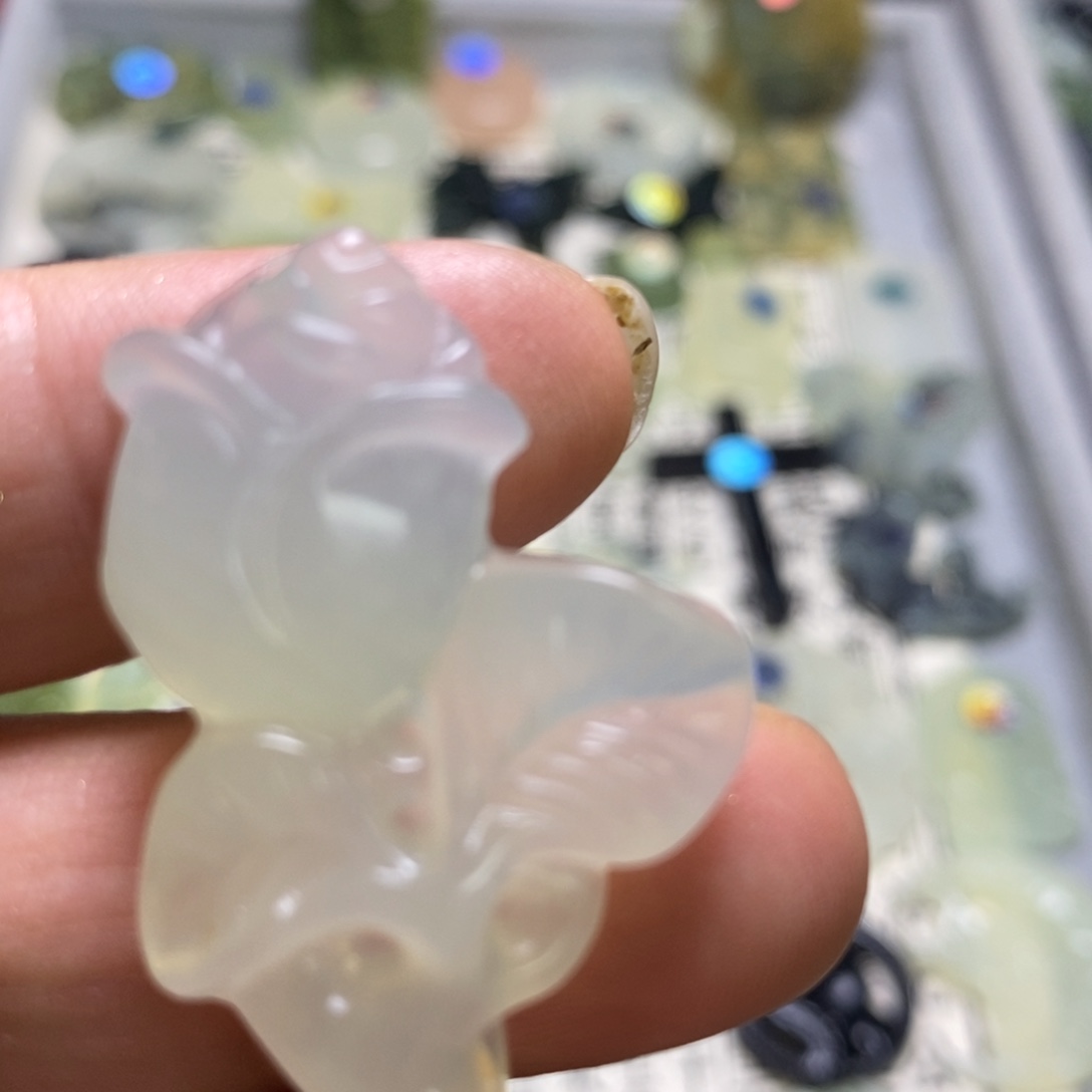 蛇纹石玉颈饰未镶嵌