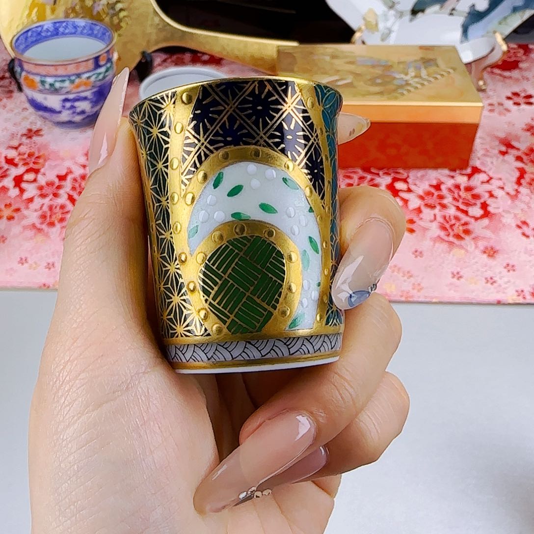 他家茶具瓷器真美！