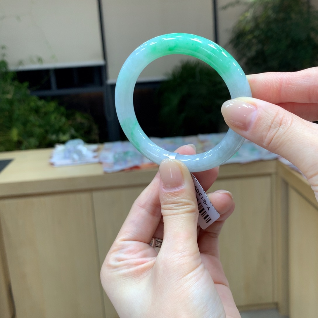 翡翠手镯未镶嵌风**淡不退不换