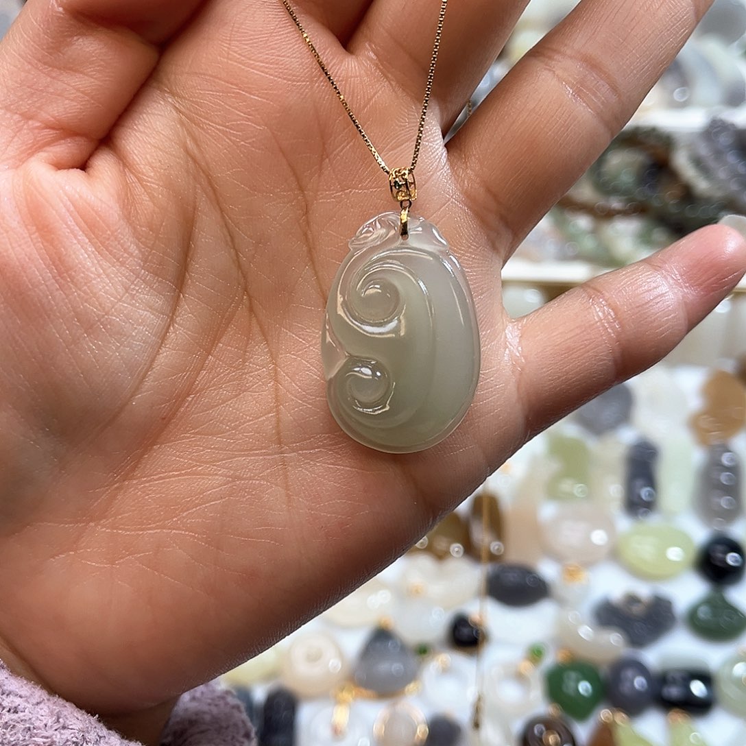 和田玉吊坠(赠链)18K金镶嵌