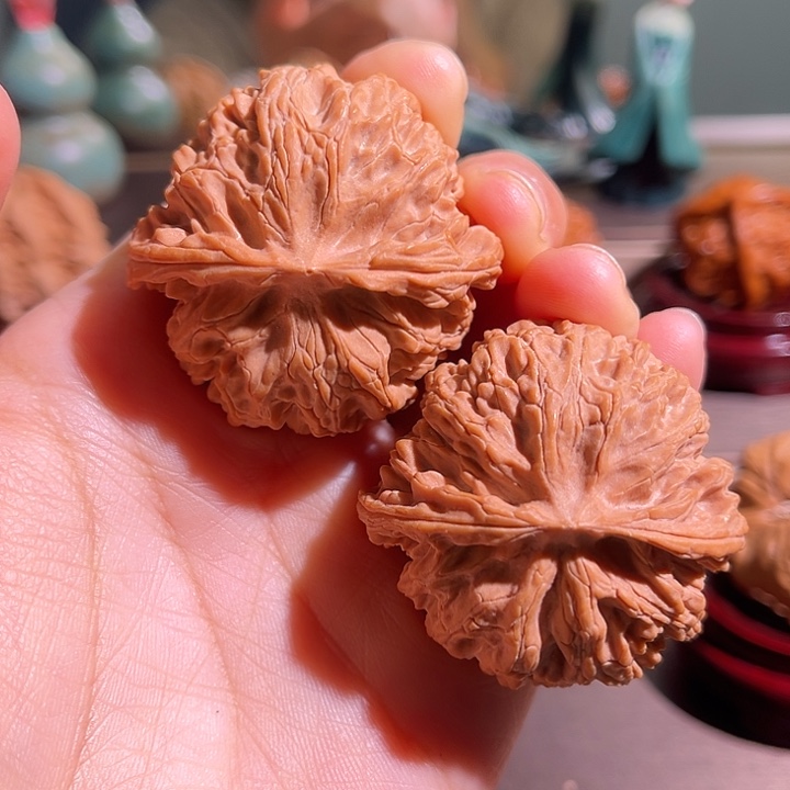 T***r文玩核桃把件苹果园