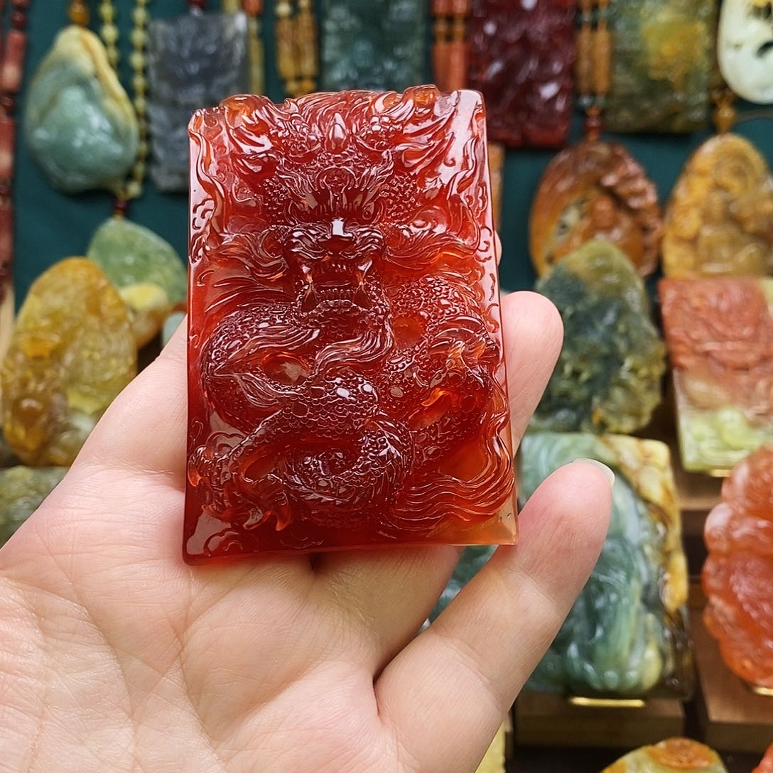 思***y蛇纹石玉未镶嵌颈饰精品红龙