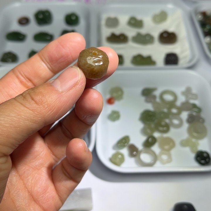和田玉未镶嵌珠宝半成品