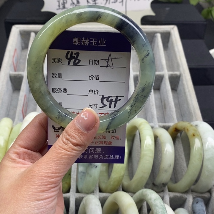 蛇纹石玉手镯未镶嵌