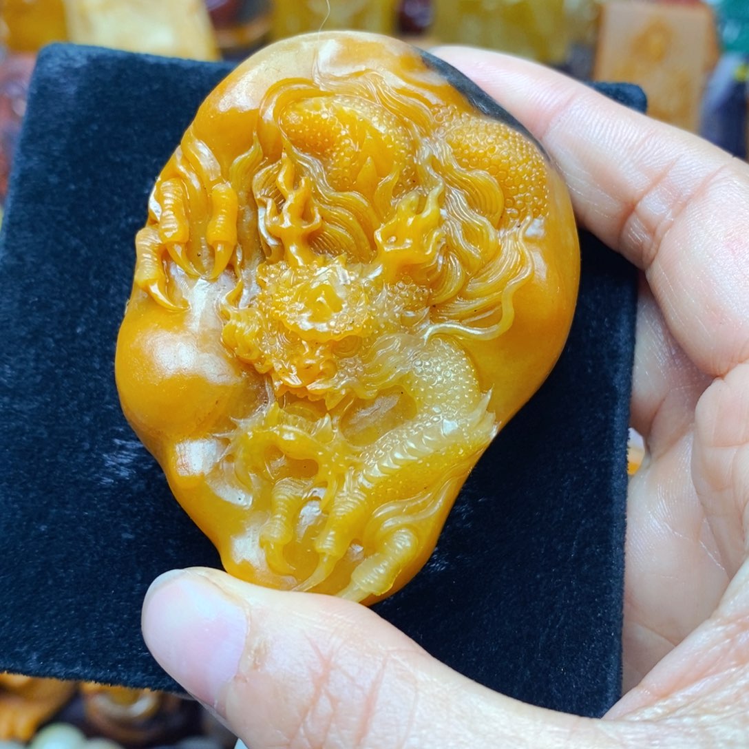 石英质玉（黄龙玉）未镶嵌颈饰