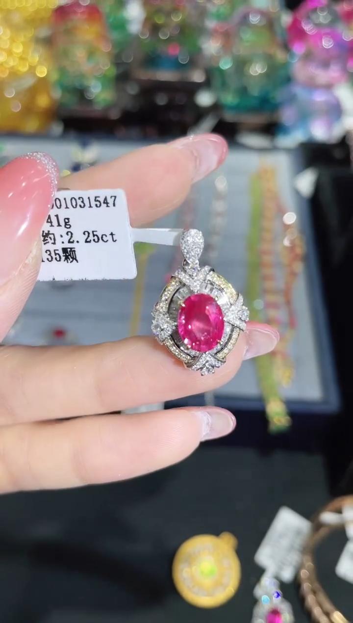 18K金镶嵌天然无烧红宝石吊坠