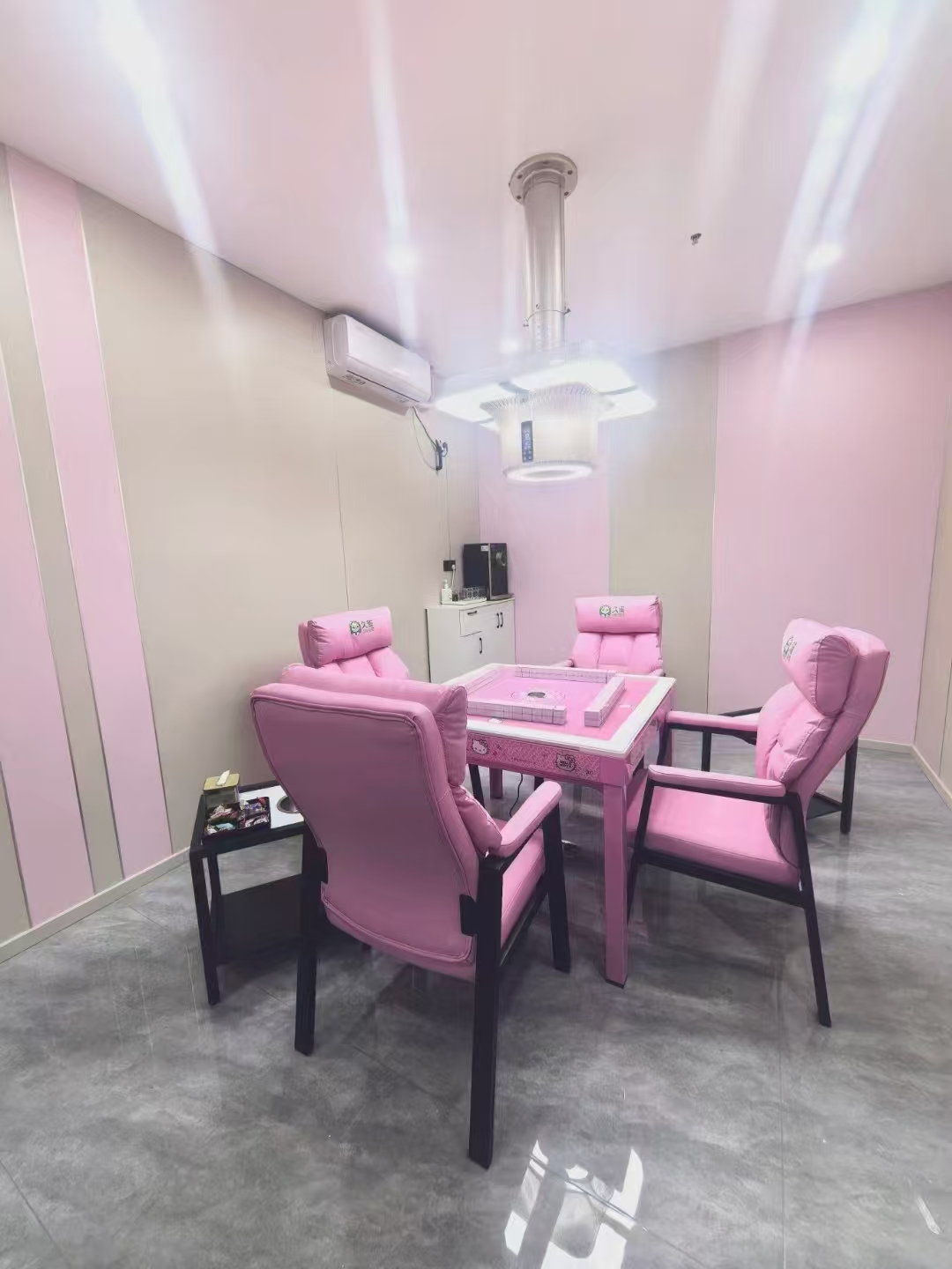 Hello  kitty 联名款过山车旋翼机粉色