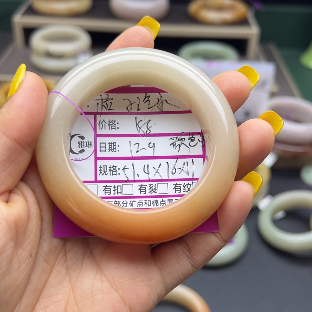 桔***水石英质玉（佘太翠）未镶嵌手镯