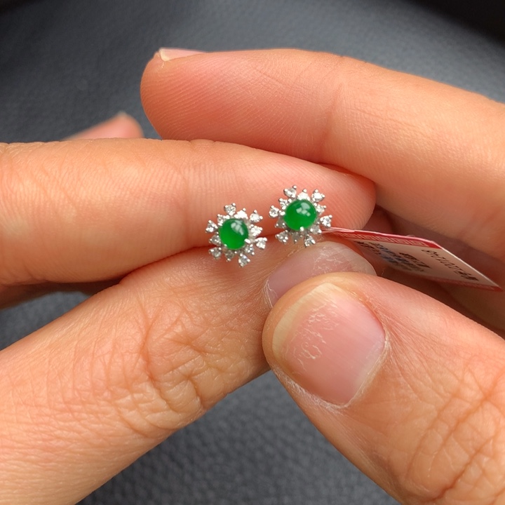 翡翠18K金镶嵌耳饰翡翠18k金镶嵌耳饰