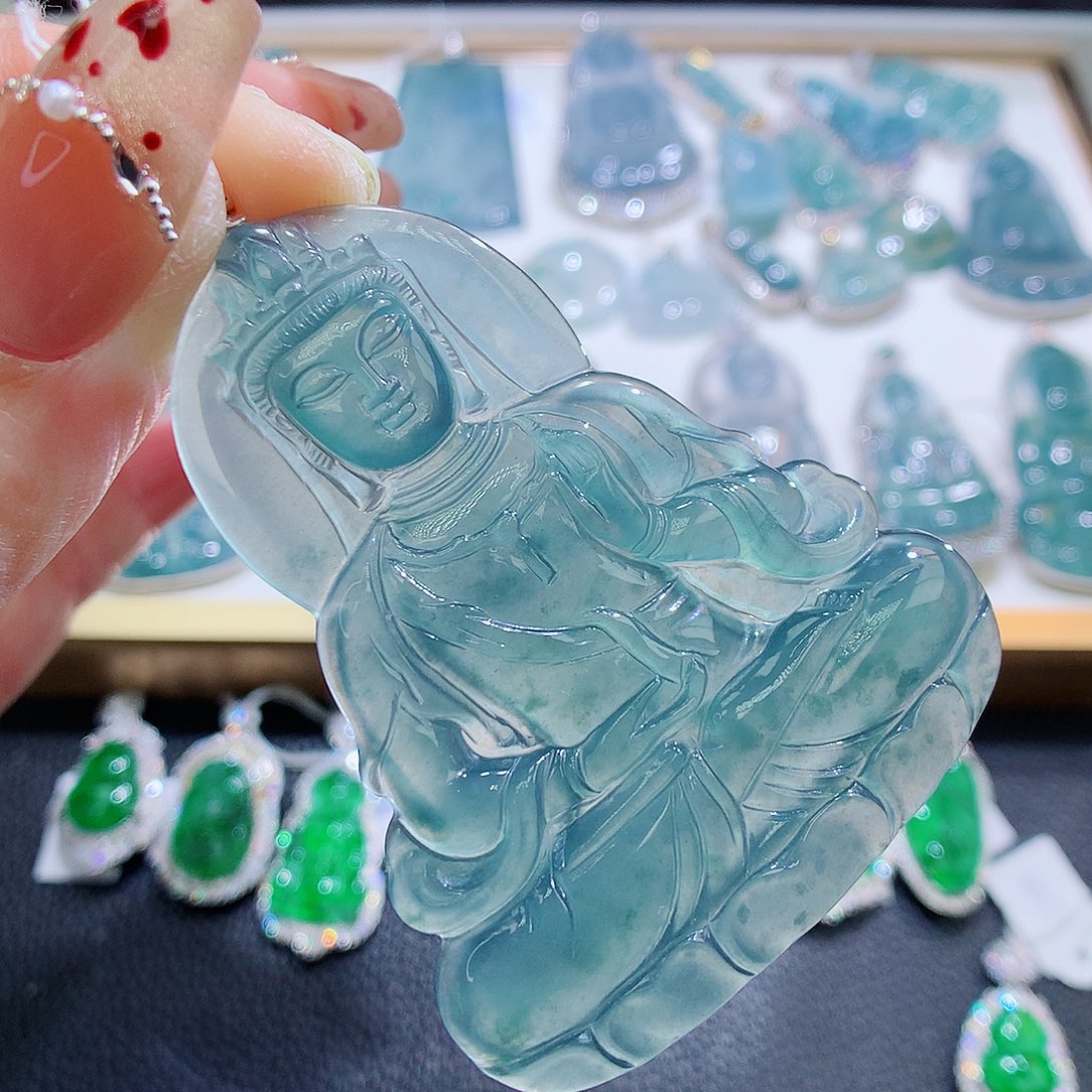 翡翠颈饰18K金镶嵌翡翠