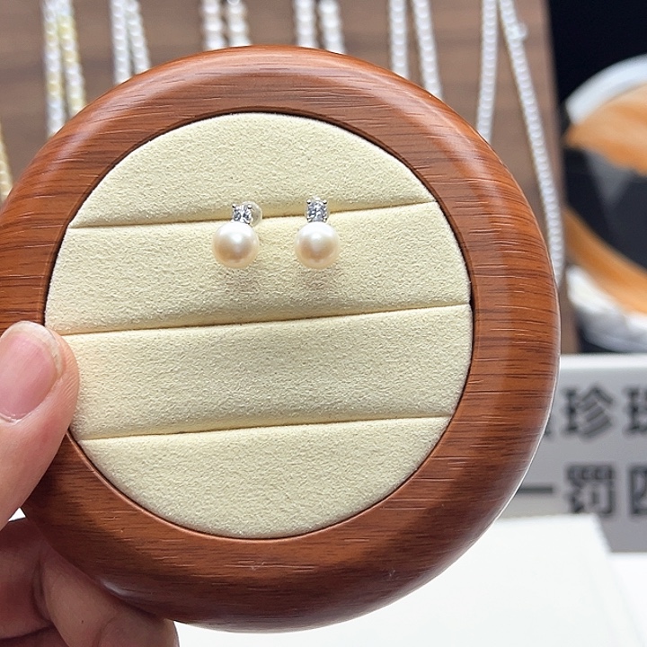 淡水珍珠银S925镶嵌耳饰