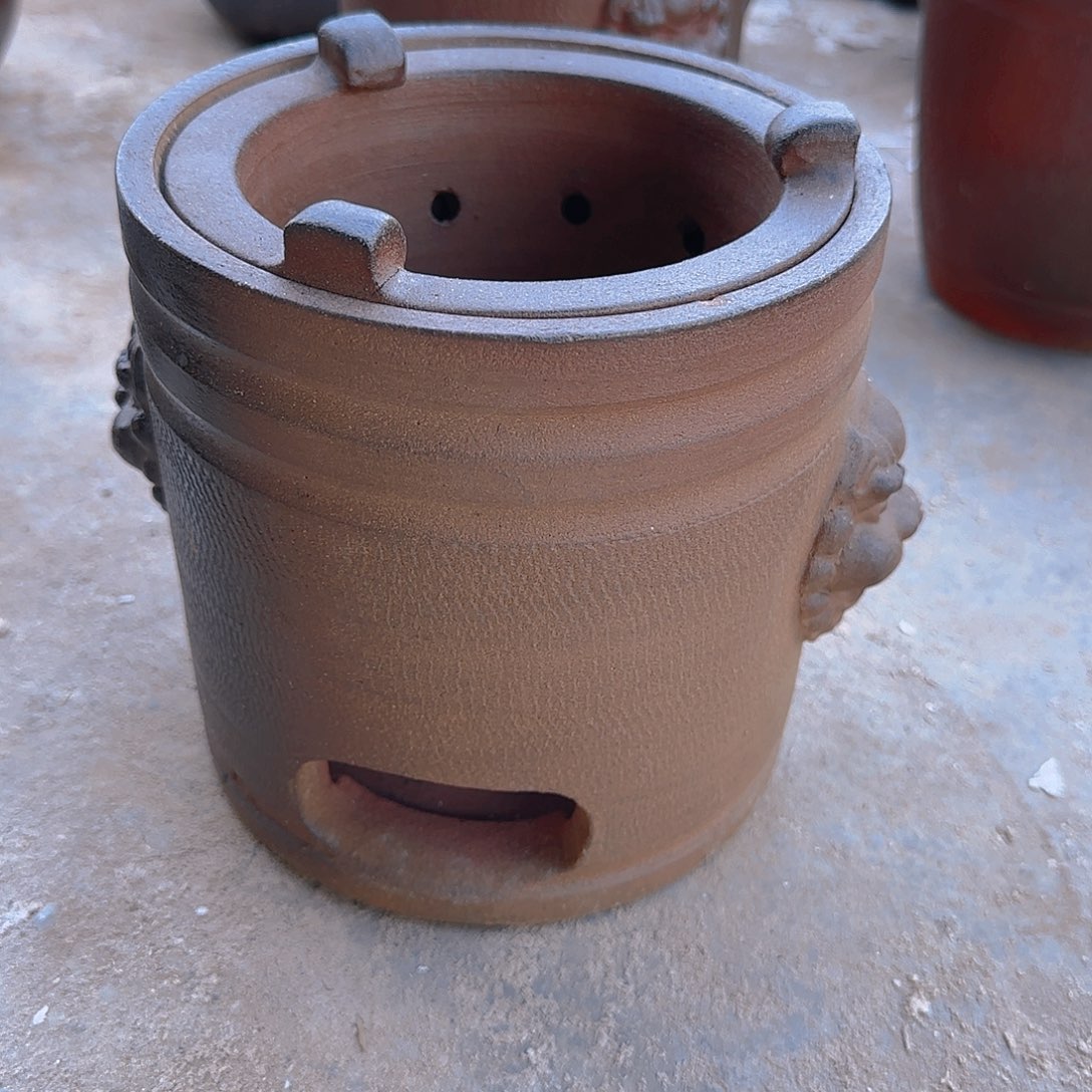 随***！微瑕龙窑柴烧炭炉没有门，三角架微裂，还有一处裂