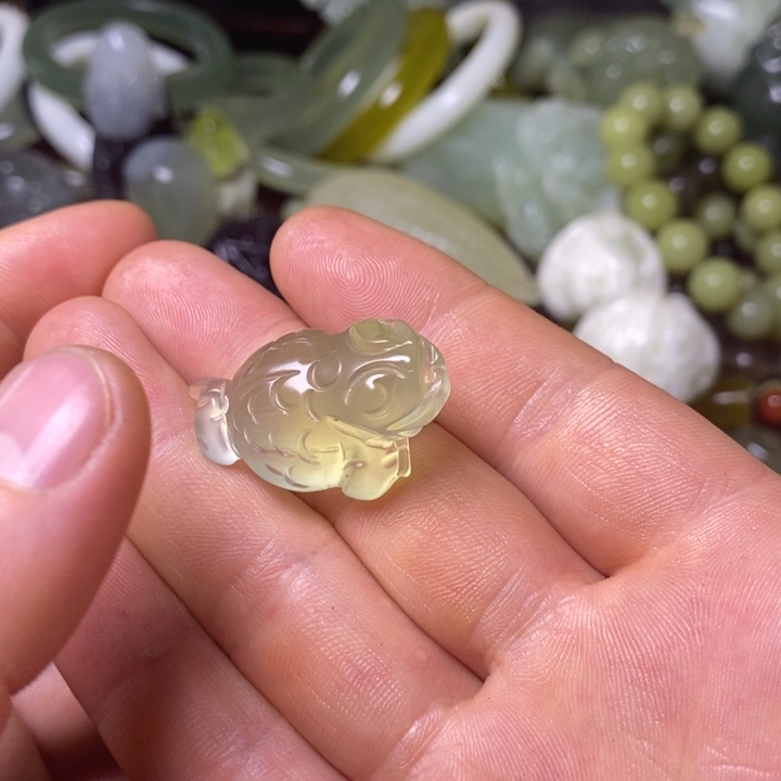 岫玉岫玉颈饰未镶嵌