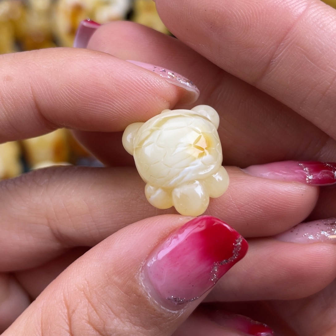 琥珀裸石未镶嵌蜜蜡