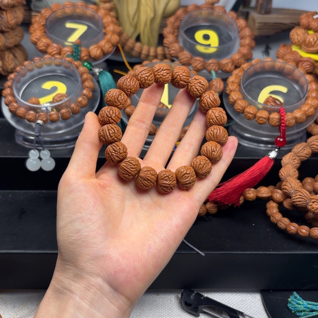 桃核吊坠1.6尺寸野生满天星