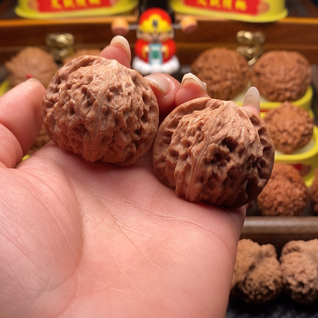 桃核把件41全品山地磨盘。   红皮