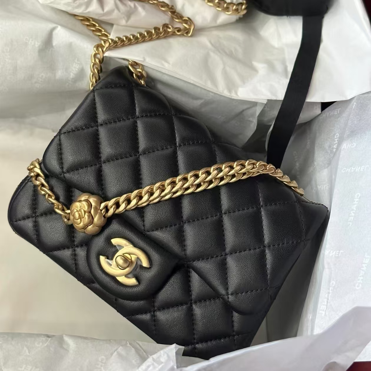 99新 Chanel/香奈儿 专场/23S 黑金 山茶花调节扣方胖子