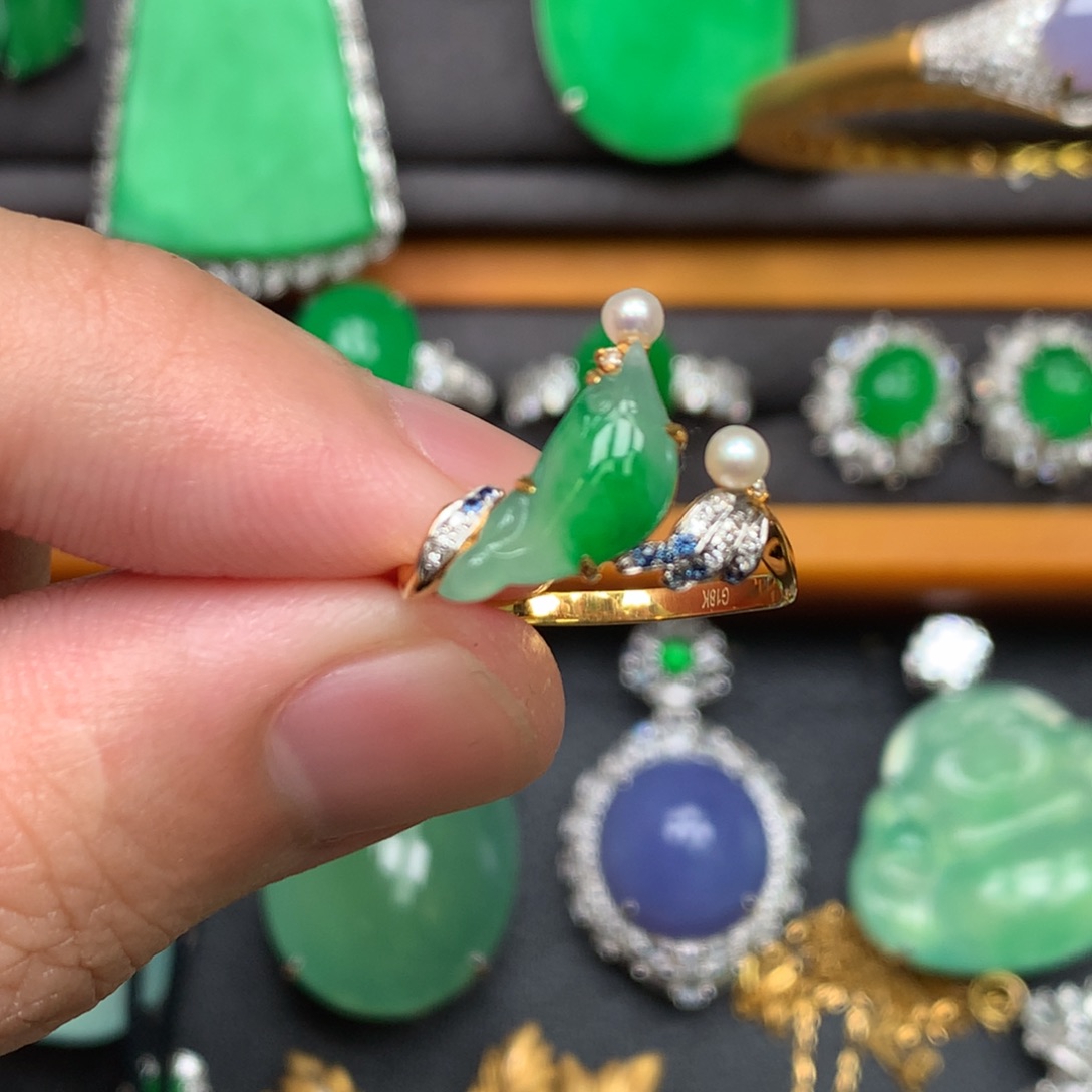 翡翠18K金镶嵌戒指