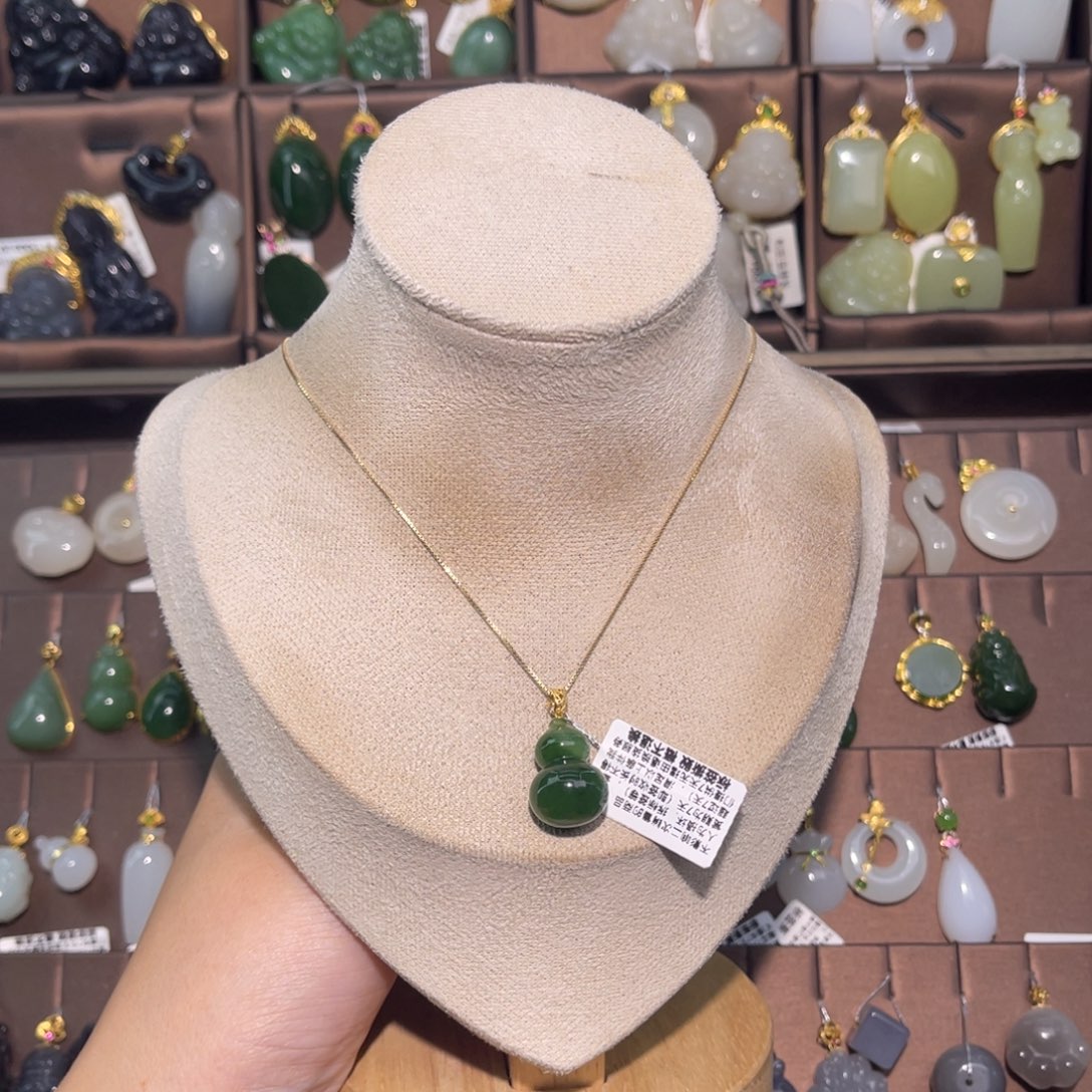 和田玉18K金镶嵌吊坠(赠链)