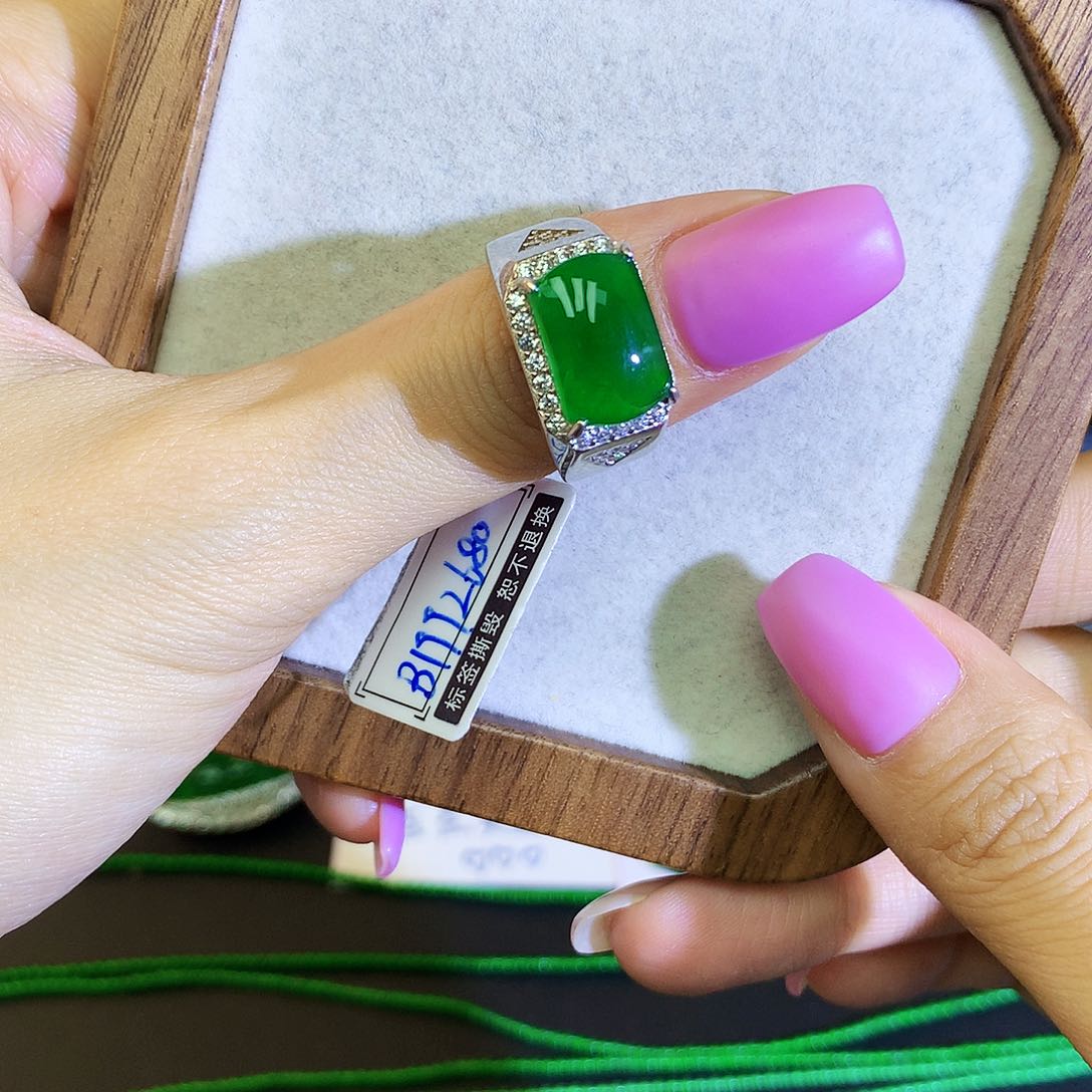 翡翠戒指银S925镶嵌丰*天然翡翠马鞍戒指