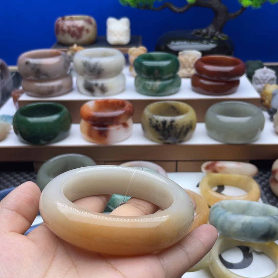 石英质玉手镯未镶嵌