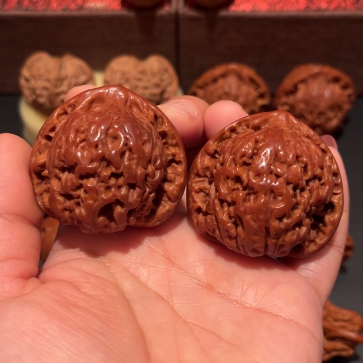 文玩核桃吊坠麒麟纹官帽