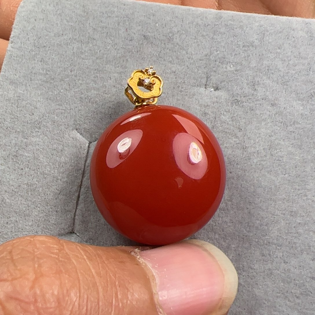 南红玛瑙吊坠18K金镶嵌