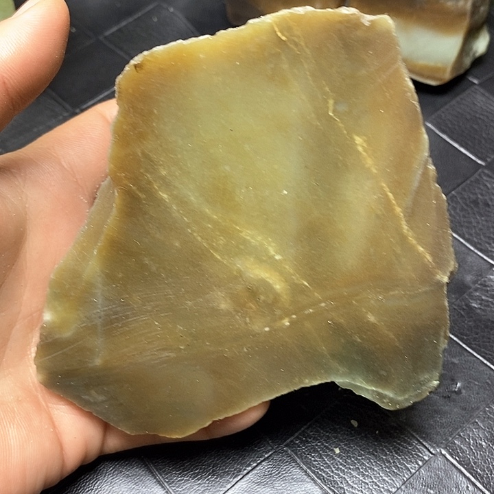 和田玉毛料未镶嵌