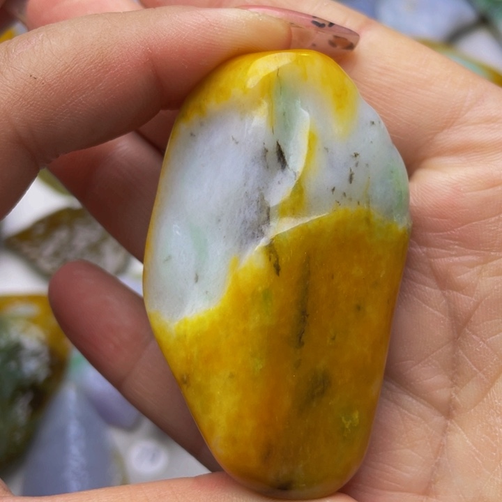 翡翠挂件未镶嵌翡翠