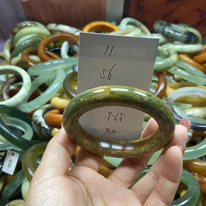 蛇纹石玉未镶嵌手镯