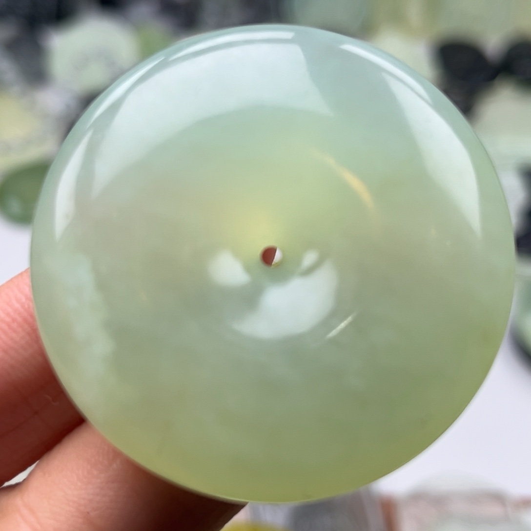 蛇纹石玉未镶嵌其他挂件