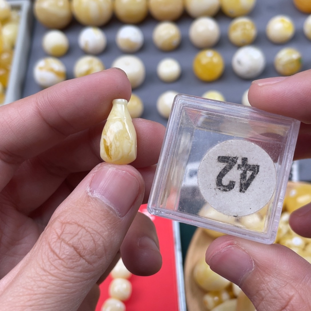 蜜蜡珠宝奇石未镶嵌