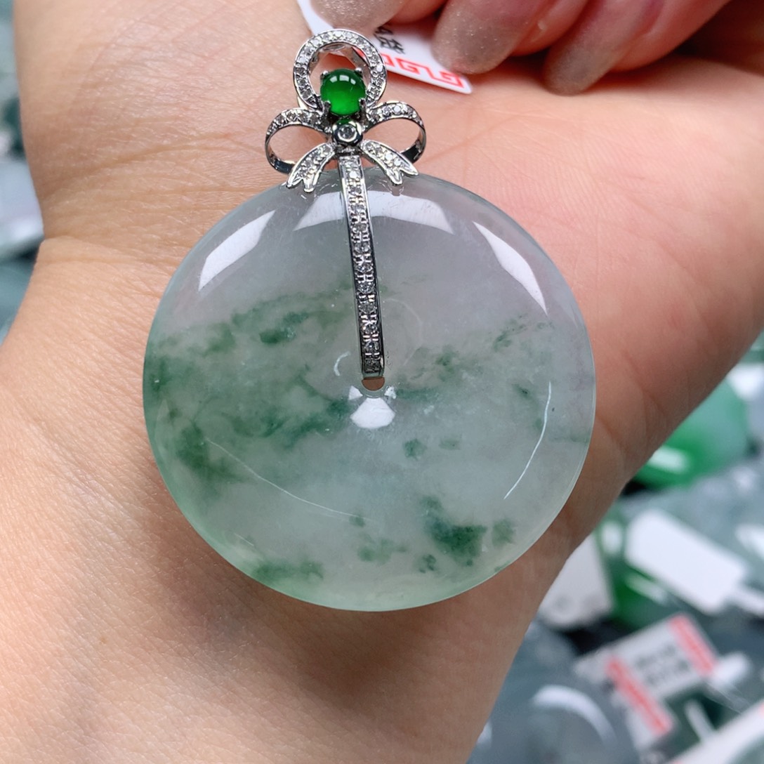 翡翠颈饰18K金镶嵌天然翡翠