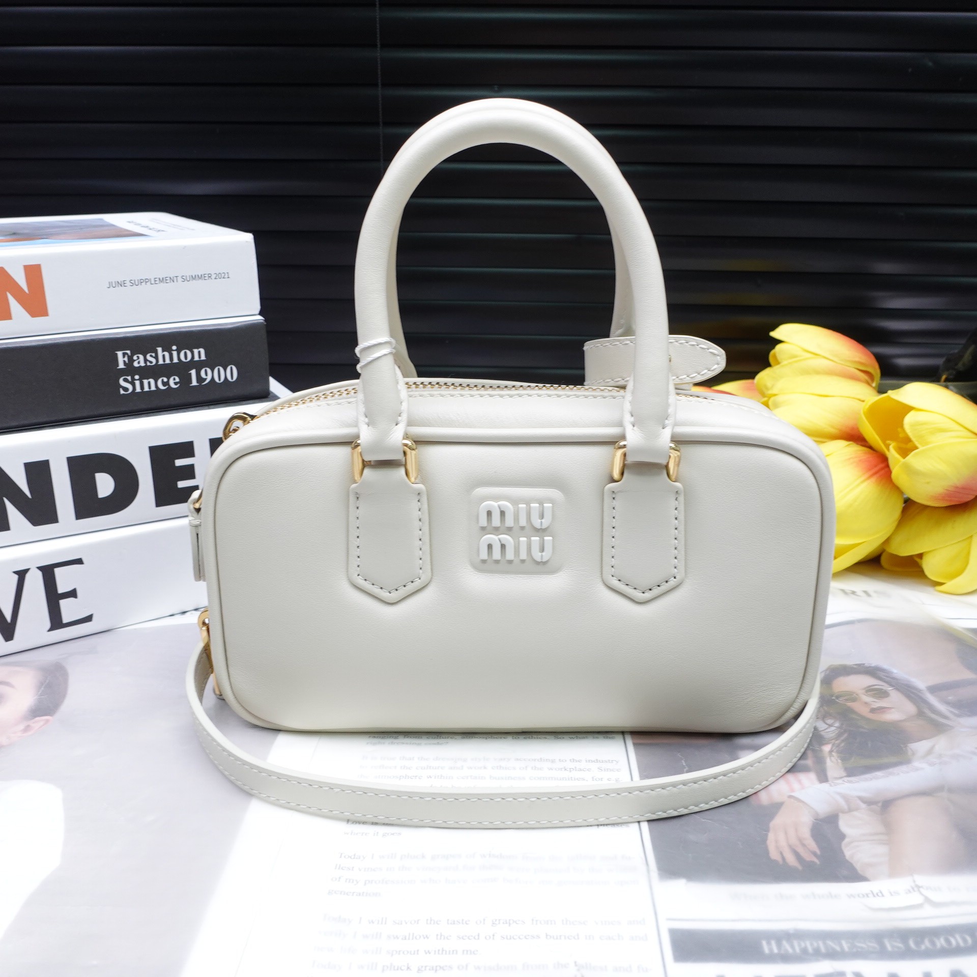 95新 MIU MIU/缪缪 白色手提斜挎包T10283498