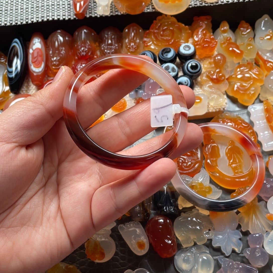 玛瑙/玉髓颈饰未镶嵌倪***吗