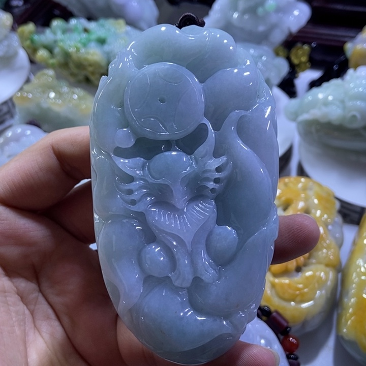 事***顺翡翠未镶嵌把件九尾