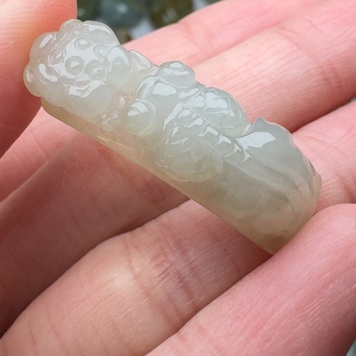 翡翠未镶嵌颈饰莲花鱼手牌