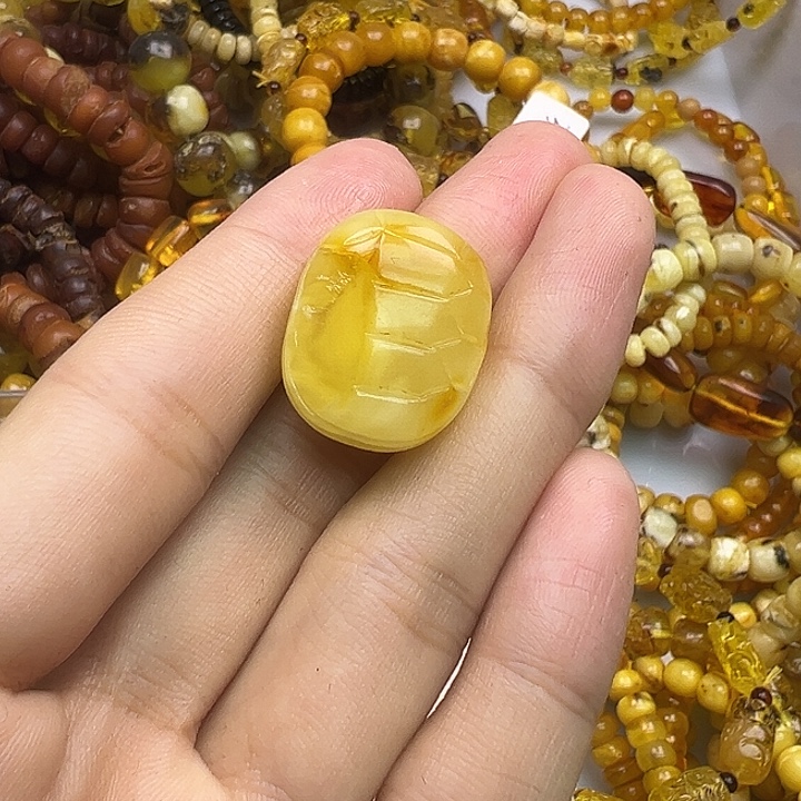 幸***儿琥珀未镶嵌珠宝奇石