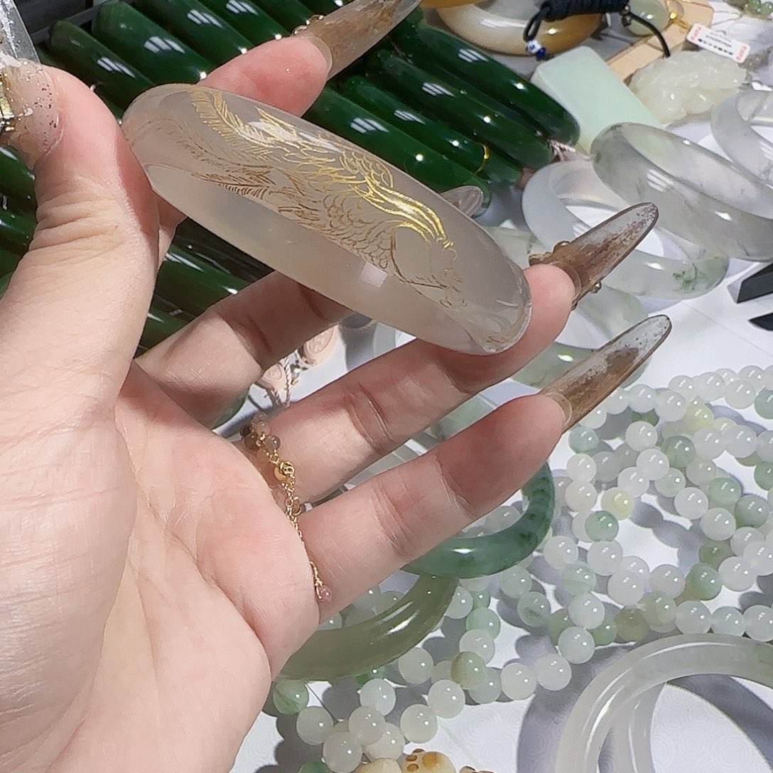 石英质玉手镯未镶嵌