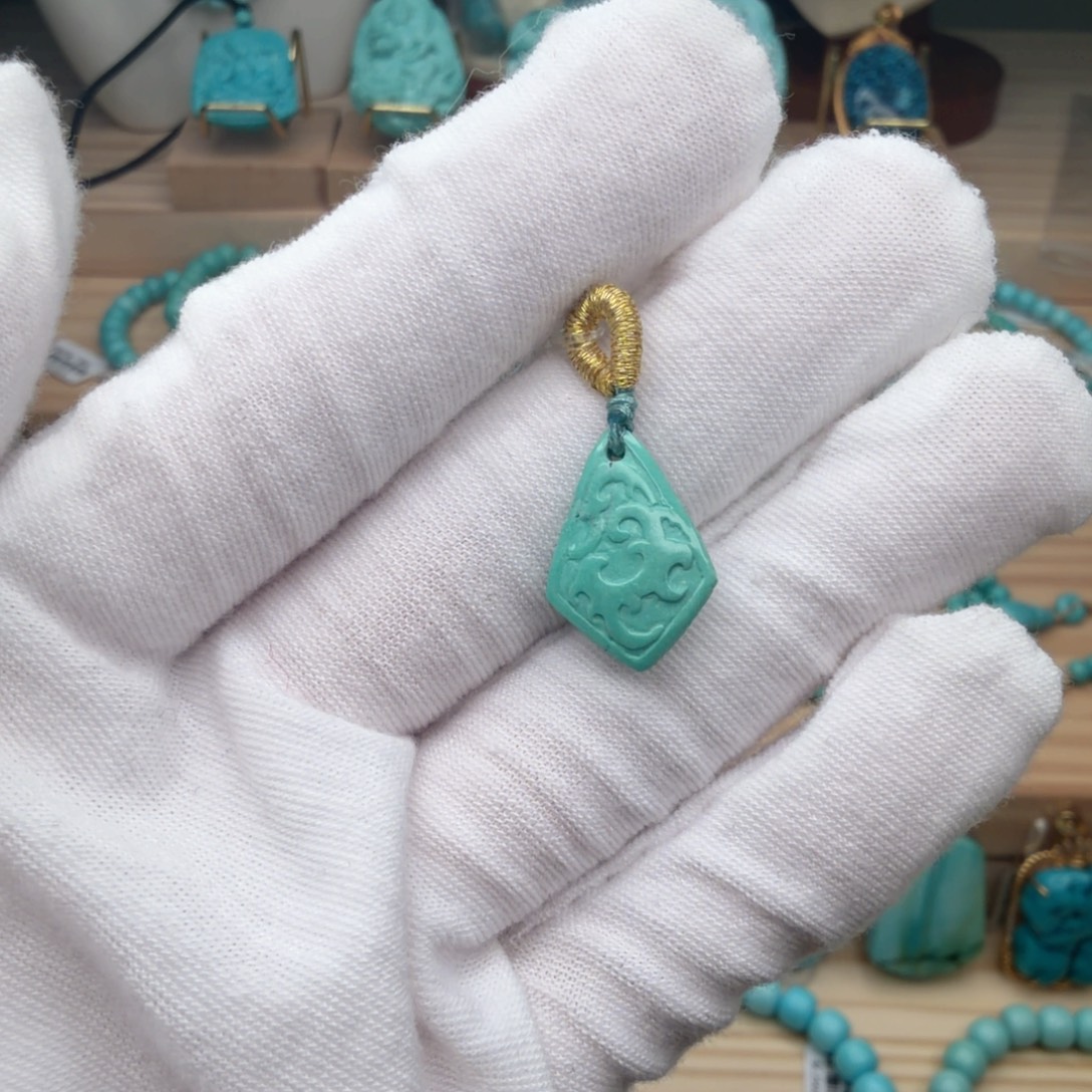 绿松石未镶嵌珠宝奇石