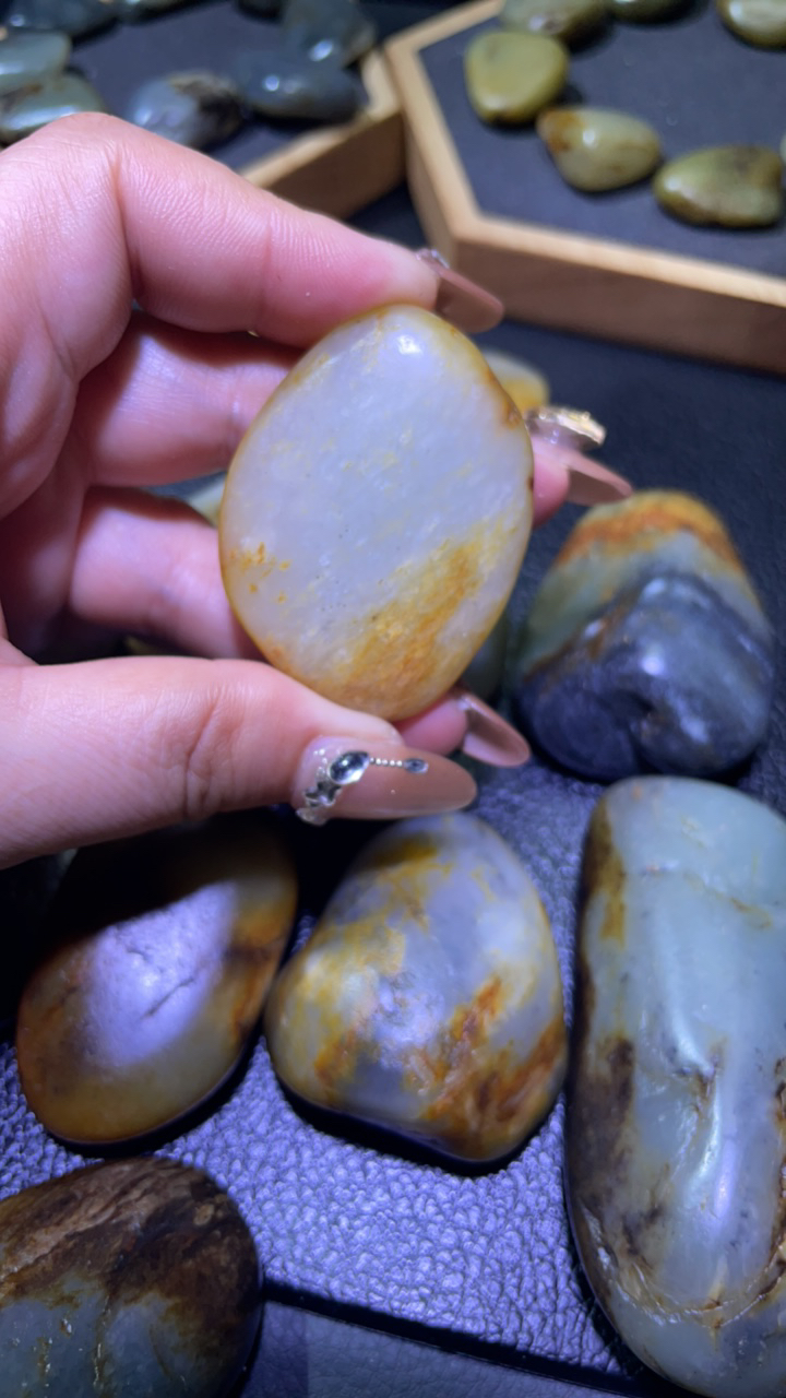 天然和田玉玉石吊坠