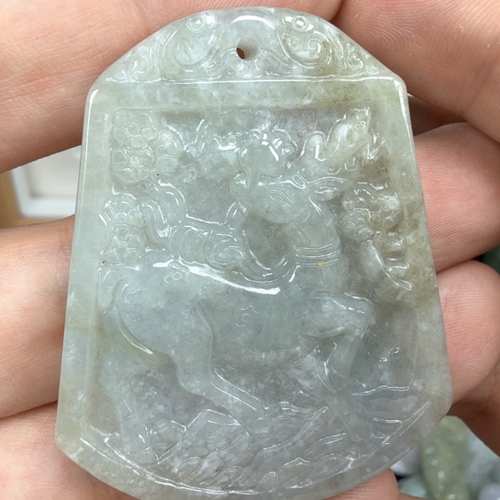 翡翠挂件未镶嵌翡翠